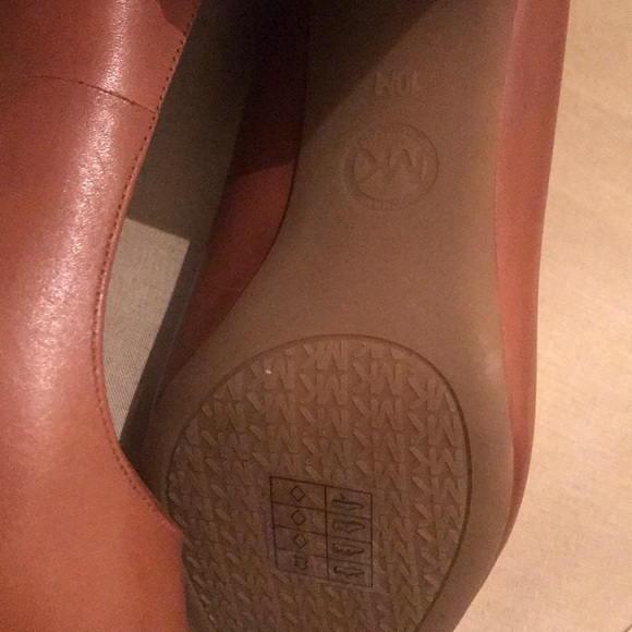 Shoes - Picture 4 of 4